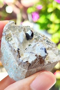 Disponible | Anatasa (octaedrita) con cuarzo en matriz 3.9 cm. $980 mxn con envío GRATIS por correos de México o desde $99 por FedEx. 39*36*25 mm. 44.04 g. Cristal: 5 mm. aprox. Localidad: Kharan, Baluchistán, Pakistán. #Minerales #Fósiles ID44.04G-22.9 Contamos con Sistema de Apartado. Envíanos un whatsapp ☺ : www.bit.ly/wa2461195231 Catálogo: www.fb.com/MineralesReyMarques/shop | Minerales Rey Marqués