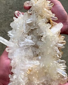 large cabinet size high lustrous quartz crystals bunch on matrix from zhob mine Baluchistan Pakistan Available for sale . 2842 grams 31.5 x 18.8 x 9.5 cm DM for price | My rocks minerals | Facebook