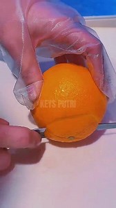 73K views · 379 reactions | Memuaskan sekali tutorial cara mengupas buah jeruk! 朗 #reels #fyp #fbpro #peel #orange | Keys Putri | Facebook