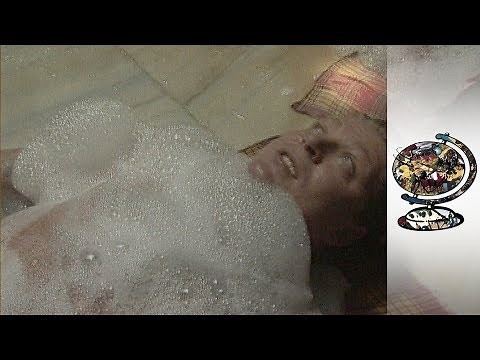 Turkey's Bath Houses Are Draining Away (2001)