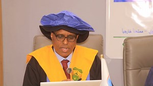 Arday u dhashay dalka Suudaan ayaa maanta ka qaatay darajada PhD Jaamacadda Imaamu Shaafici ee magaalada Muqdisho. | Telefishinka Qaranka Soomaaliyeed