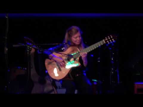 Bluegrass medley kicks off Muriel Anderson's All Star Guitar Night 2017