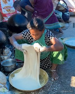 240K views · 145 reactions | Nagpur ki Traditional Matka Roti! | Nagpur Buzz | Facebook