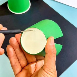 Title: "Dino Cups: Transforming Waste into Treasured Crafts" Hashtags: #DinoCupsCraft #RecycleAndCreate #KidsCrafts #EcoFriendlyFun #ReuseReduceRecycle #PaperCupArt #WasteToTreasure #CreativeKids | paper craft | Facebook