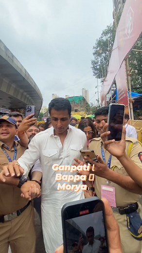 17 reactions | Bollywood actor @sonu_sood along with wife @sonali_sood__ and @farahkhankunder arrived to seek blessings of Lalbaugcha Raja. #lalbaghcharaja #ganpati #ganpatibappamorya #ganesha #sonusood_a_real_hero #sonusoodfanclub #sood #realhero | The Pioneer | Facebook