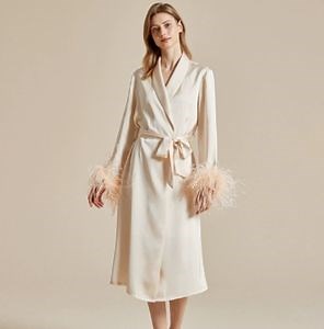 [Hot Item] Wear Feather Robe Outside Wedding Bathrobe