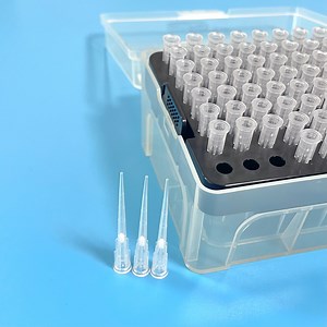 [Hot Item] Dnase Rnase Free Plasitc Low Retention Sterile Micro 10UL Extended Length Filter Pipette Tips for Laboratory Use