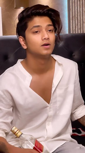 Tushar silawat on Instagram: "BEWAFA ☺️✨ #teamtushar #reelsinstagram"