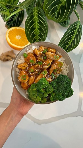 Maxine Sharf on Instagram: "Healthy orange chicken 🍊✨ . For the Chicken:▪️1+1/2 lbs. Boneless Skinless Chicken Breast▪️1+1/2 tsp Salt▪️1/4 tsp Pepper▪️1 Tbsp Cornstarch▪️1 Tbsp Oil▪️ . For the Sauce:▪️1/2 Cup Orange Juice▪️1/4 Cup Soy Sauce▪️1/4 Cup Rice Vinegar▪️1/3 Cup Honey▪️1 Tbsp Fresh Ginger, minced▪️3 Cloves Garlic, minced▪️Zest of 1 Small Orange▪️1 Pinch Red Pepper Flakes▪️1 Tbsp Cornstarch▪️2 Stalks Scallion Whites, sliced (save greens to sprinkle on top)▪️ . For Serving:▪️White Rice o