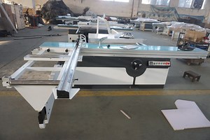[Hot Item] Precision Sliding Table Panel Cutter with Mj6132tdz Model