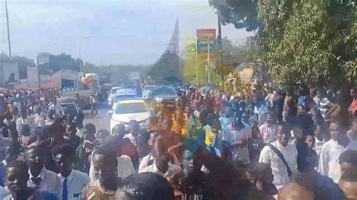 VIDEO FOCUS: Livingstone on standstill as locals join police in escorting the Cold Box Unit Abnormal Load. | Diamond TV Online