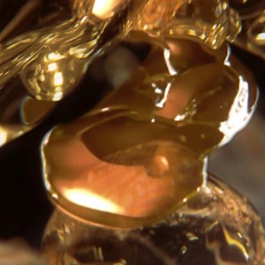 Hið goðsagnakennda REPLASTY AGE RECOVERY næturkrem frá Helena Rubinstein er hannað í samstarfi við lýtalæknastöðina La Clinic Montreux. Dr. Pfulg og teymi lýtalækna hjálpuðu við að hanna einstaka plástursáferð kremsins fyrir hámarks endurnýjun og viðgerð yfir nótt og vörn gegn umhverfisáreiti yfir daginn. Snyrtivöruverslunin Glæsibæ veitir tax free afslátt af Helena Rubinstein vörum 16.-18.ágúst. | Helena Rubinstein