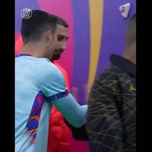 71 reactions | Momento lindo entre Messi e Ronaldo no grande jogo Psg vs Al-Nassr respect os melhores | Fé, Esperança, Motivação | Facebook
