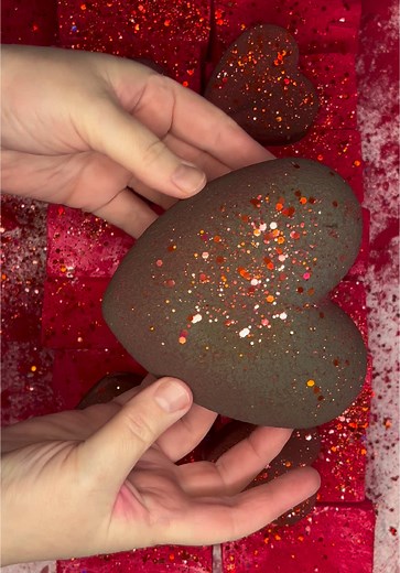 Red Hearts & Fresh Blocks | #crunchyasmr84 #asmr #chalkart Good morning everyone! Happy Sunday! I wanted to do a red crush. Although the red hearts were as vibrant as I was hoping. I’m going to add more red to it and see how it turns out. The hearts were super soft and were falling apart. They were also super dusty. I hope you enjoy it. I had to add some fresh blocks with red pigment powder on them. These blocks were crispy, I love the sounds it made.
