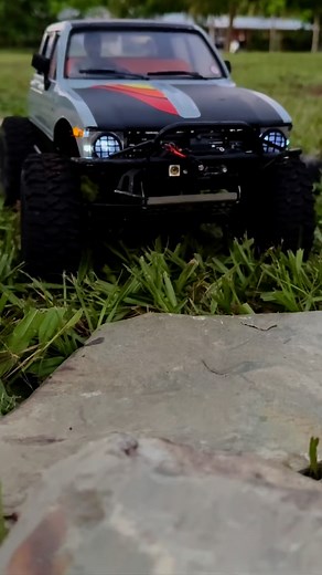 Squeaky on the move💥🤙 #sunday #sundayfunday #rctrucks #rccrawlers #rctrailtrucks #rcscaletrucks #rc4x4trucks #rcoffroad #rcaction #rcvideo #rckd #tillweallcrawl | RC Krawldad