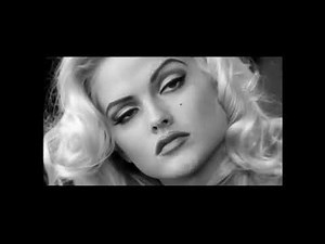 Anna Nicole Smith-Playboy Centerfold(1993)