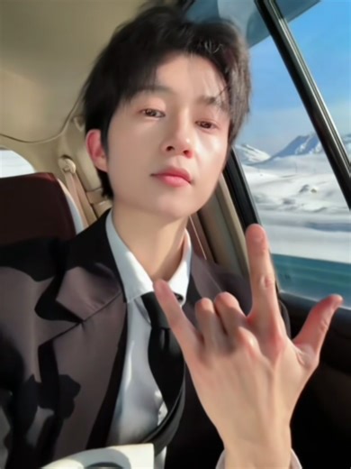 Confidence is more important than beauty.✨🤟🏻