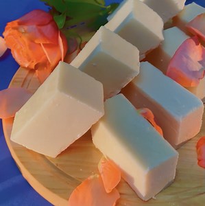 28K views · 65 reactions | FAIT MAISON Savon de soie à l'essence de rose pour une peau éclatante | Brico Madame | Facebook