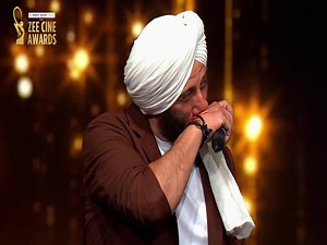 33K views · 2.8K reactions | Nikle the gaddi leke, aa pahunche #MarutiSuzikiArena presents #ZeeCineAwards ke stage par ✨ #TaraSingh is back! #Gadar2 In Cinemas Now! Zee Studios Zee Cine Awards ZEE TV #ZeeCineAwards2023 #ZCA2023 #MarutiSuzukiArenaZCA #BestOfZCA | ZEE Cinema | Facebook