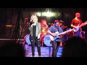 Red High Heels Kellie pickler live N.G.S.F.