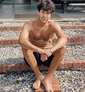 Sebastián Yatra al desnudo: Intimidad, pandemia, familia y su relación con Tini Stoessel - El Diario NY