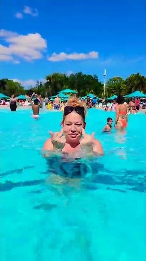 wave pool at aquatica orlando
