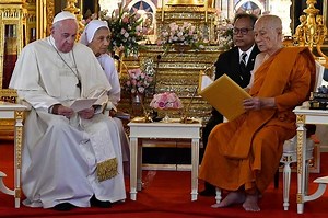 Pope meets Thai Buddhist patriarch on visit promoting religious peace