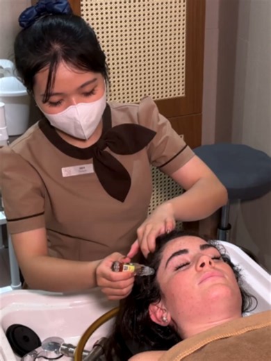 ASMR: Vietnamese Relaxing Hot Stone Body massage and Water Hair Wash 📍Ho Chi Min City, Vietnam, May Spa ✨Hot Stone Full Body Massage and Hair Wash 💕Follow for more content like this one! Tag someone who needs this relax! 👇 #ASMR #fullbodymassage #hotstonemassage #Relax #hairwash #Shorts #asmrmassage #AsiaASMR #relaxingmassage #asmrdeepsleep #fullbodytreatment #vietnam #Satisfying #headspa