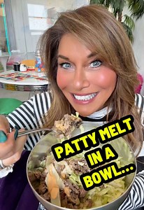 This Patty Melt Burger Bowl is SO easy and seriously so good...👀 It took less than 30 min, is super satisfying, and packed with flavor! 354 calories 34.5g protein (6 WW points) Follow for more easy meals and click the link in my bio for more!✨ #highprotein #easymeals #tiktokrecipes