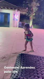 Maria Alice aprendeu a pular na piscina sozinha😱😂💖 | Maria Alice e Maria Flor