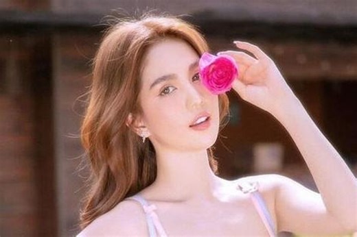 'Thót cả tim' với clip 'nóng' mới nhất của Ngọc Trinh, vận động nhẹ cũng đủ ngực 'trào' ra