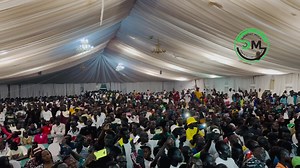 Nhier means love in Dinka. This Nhier song by Magai Lol is heart-touching. Fans were so excited as Magai performed it at Loor Warrap. Disclaimer: I don't own the copyright for the music being played in the background. This song is just for entertainment purpose only. No copyright infringement is intended. I do not own nor claim to own the rights to the music in the background. #SouthSudanMusic #Trending #DinkaMusic | BEE TV