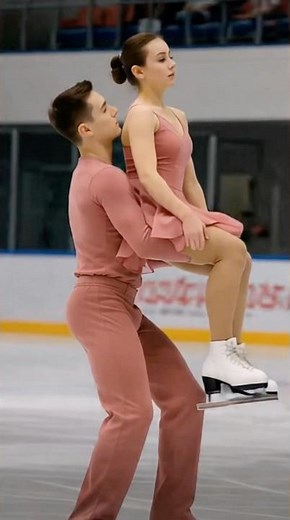 Figure Skating Show 2025 😘😘 #dance #figureskating #iceskating #sports #shortvideo #trendingshorts