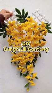 533K views · 8.6K reactions | Diy lily gantung lagiiiii  Makasih kakak customer warnanya bagus banget kuning gini. Udah otw kemaren semoga aman sampai tujuan 爐 #tutorial #bungakawatbulu #diy #handcraft #handmade #pipecleanerart #fuzzywireflowers | Hanifaa Craftopia | Facebook
