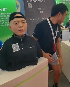 Yon Robot Chinwa kite tout moun ak bouch yo louvri apre yo fin montre yon bagay enkwayab Robo a te prezante pa konpayi Chinwa Noetix Robotics ki te etone vizitè yo nan Konferans Mondyal Robot 2024 ki te fèt nan Beijing. Reprezantan konpayi an demontre kapasite robo a lèl' sèvi avèk figi l ', se vle di, robo a repete tout emosyon yo, mouvman nan je yo, bouch ak tèt. Temwen yo te trè enpresyone. Un robot chinois laisse tout le monde bouche bée après avoir montré quelque chose d'incroyable Le robot