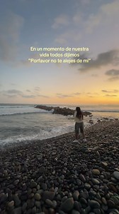Cuando amas y das pena: frase sobre pedir que no se alejen