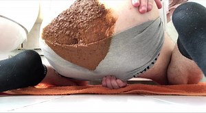 dumping wet mushy poop in my undies!