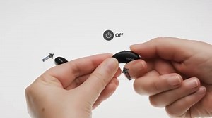 Apprenez à allumer et éteindre correctement vos contours d'oreille Motion Charge&Go. Avec Signia, Be Brilliant*™ *Révélez-vous 💻 www.centre-auditif-tunisie.com 🔔Contactez nous pour une prise de rendez-vous ☎️92 745 183 📍Immeuble Golden Tower - Centre Urbain Nord #centreauditif #centretriki #signia #Tunisie | Centre de correction auditive Triki