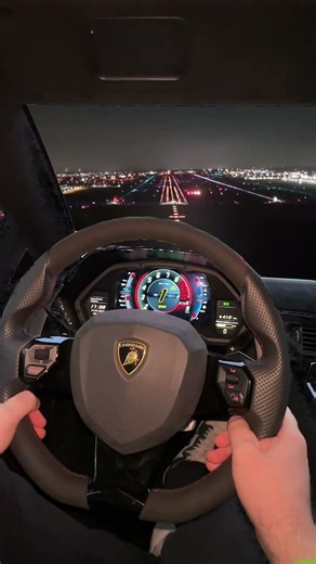 Lamborghini Cockpit! #flugzeug #lambo #aventador #landung #landing #flughafen #erfolg #supercars