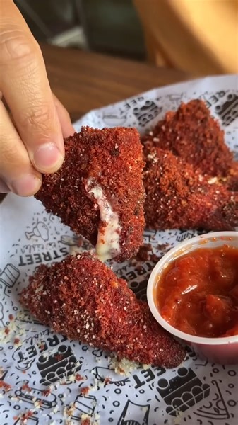 This Long Island NY bar has some DEVOUR-worthy food! (Street To Table) #devourpower | Devour Foody