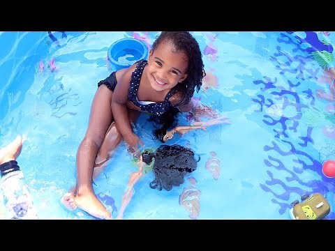 LITTLE GIRL TAKES BARBIE DOLLS SWIMMING IN THE POOL