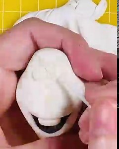 Watch me make Olaf using Saracino modelling paste. | Yellow Bee - Sugar Art by Vicky Teather