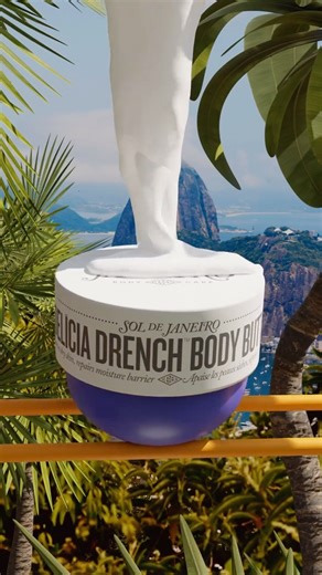 La crema corporal Delícia Drench Body Butter de @soldejaneiro es el aliado perfecto de la hidratación 💜🪻!! Esta crema corporal repara la barrera de la piel, mientras retiene la hidratación hasta por 24 horas, aliviando la piel seca sin dejar sensación grasosa 💦. ✨Formulada con: 💜Manteca de Bacuri 💜Ácido Hialurónico 💜Complejo Calmante Brasileño. Está perfumada con Cheirosa 59, un aroma cautivador y amaderado ✨💜. Encuéntralo ya en www.blush-bar.com y en todas nuestras tiendas. #repost @sold