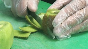 PREP 🔪 Constantly coming at you with fresh fruit. Always delicious, always FRESH. 🥝⚡️🥄🌴🔥 What’s your fruit of choice to top your bowl? #handcrafted | Banzai Bowls