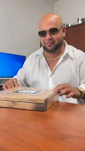 Los snacks más deliciosos y nutritivos los tiene Damn, Man. En este box encontrarás variedad entre quesos, embutidos, maní, pistachos y otros frutos secos, además de alternativas si eres un amante empedernido de los sabores picantes. Este es el regalo perfecto para los hombres de la casa, que desean probar los mejores snacks cargados de proteínas saludables. Encuéntralos en Amazon o en su website oficial: dmsnacks.com #dprimeramano #productos #unboxing #snacks #healthy | dprimeramano magazine