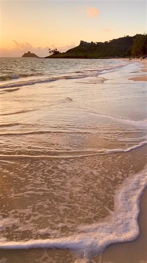 4.2K views · 188 reactions | Kailua sunrise. 酪☀️ #sunrise #SunriseViews #kailuabeach #oahu #hawaii #aloha #oceanview #sunrisephotography | Darrin Davis | Facebook