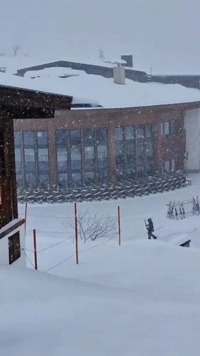 Mehr Schnee = Noch mehr Skispaß! ❄️⛷️ Ab SOFORT ist der 4er Tuxerjoch sowie die Pisten 16 & 17 für dich geöffnet! Freu dich heute auf jede Menge Powder unter den Skiern und Winterfreude pur am Hintertuxer Gletscher 🎿🌨️ #hintertuxergletscher | Hintertuxer Gletscher