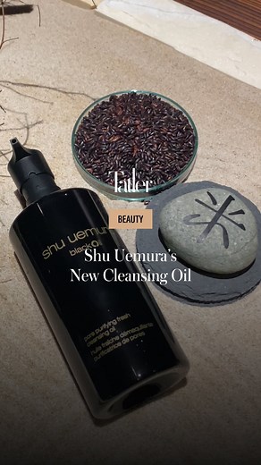 Babe wake up, @shuuemura just dropped its newest cleansing oil 🤩 Introducing blackOil, the latest addition to Shu Uemura’s cult-favourite cleansing oil range! Specially formulated for oily and combination skin, the pore purifying oil cleanser will not only effortlessly remove makeup and impurities, but also reduce clogged pores and improve your skin barrier—all thanks to its potent skin-loving ingredients: Japanese charcoal, black rice, and AHA/LHA. #TatlerMalaysia #TatlerStyle #ShuUemuraMY #Bl