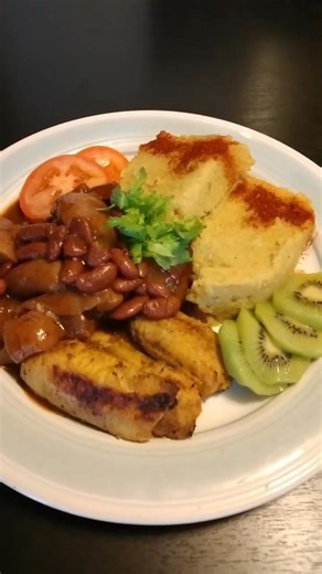 Presented by Duncan Edwards (Recipe not included) Corn meal coo coo Stewed cow skin with red beans Fried plantains Ripe kiwi slices Tomato slices This Trini dish is becoming a great addition to some party dates. You would love it #partyfood #fundining #tasty | Caribbean Delights | Facebook