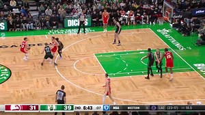 Atlanta srušila Seltikse u Bostonu, Bogdanović nastavio trojkaški niz Hoksi u produžetku slomili aktuelnog šampiona Kapiten 🇷🇸 odigrao je nešto više od 23 minuta u TD Gardenu i za to vreme postigao sedam poena, tri skoka, dve asistencije i jednu ukradenu loptu, a Hoksi su slavili rezultatom 115-119 Takođe, Bogdanović je nastavio niz sa najmanje jednom pogođenom trojkom pošto mu je ovo bio 110. uzastopni nastup sa minimum jednim pogođenim šutem za tri poena Sada mu nedostaje još 18 takvih utakm